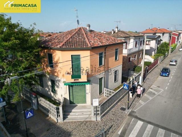 Villetta indipendente in vendita di 354 m² in Via Giuseppe Garibaldi