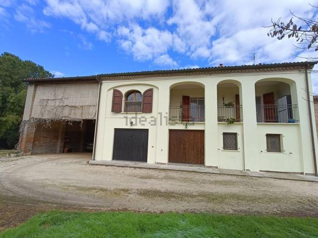 Villetta indipendente in vendita di 354 m² in Via Fiumazzo, 433