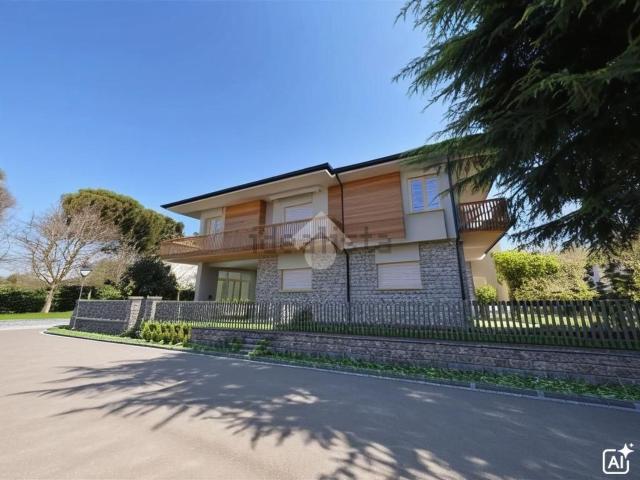 Villetta indipendente in vendita di 354 m² in Via Puglie, 12