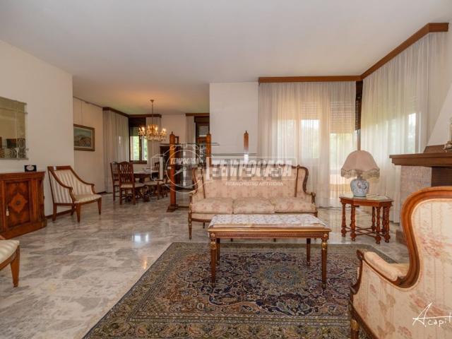 Villetta indipendente in vendita di 355 m² in Via Giantommaso Minadois, 14