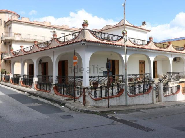 Villetta indipendente in vendita di 355 m² in Via Don Sturzo, 25