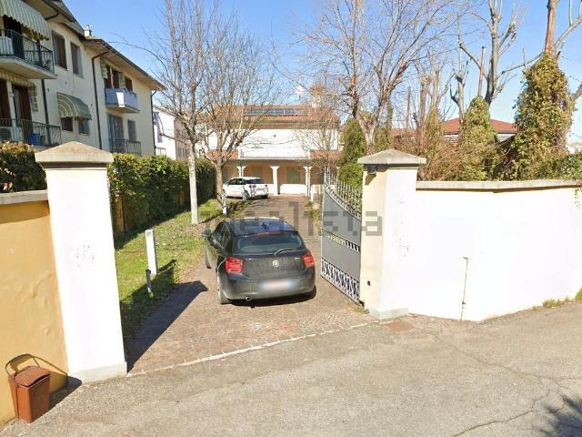Villetta indipendente in vendita di 355 m² in Via Lisbona, 32