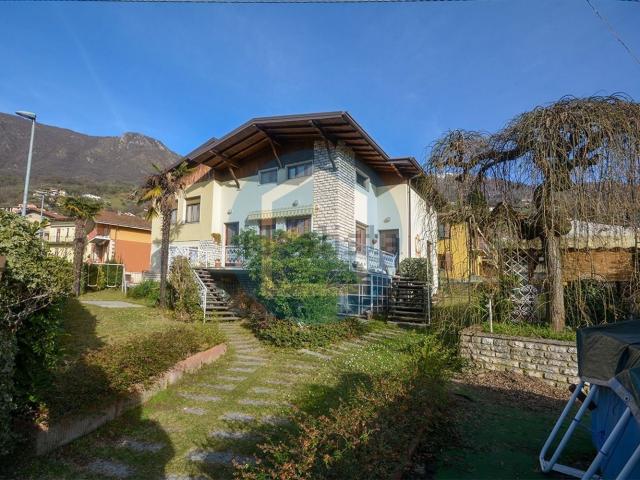 Villetta indipendente in vendita di 357 m² in Via Vittorio Veneto, 19