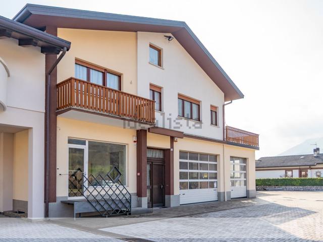 Villetta indipendente in vendita di 357 m² in Località Belvedere, 54