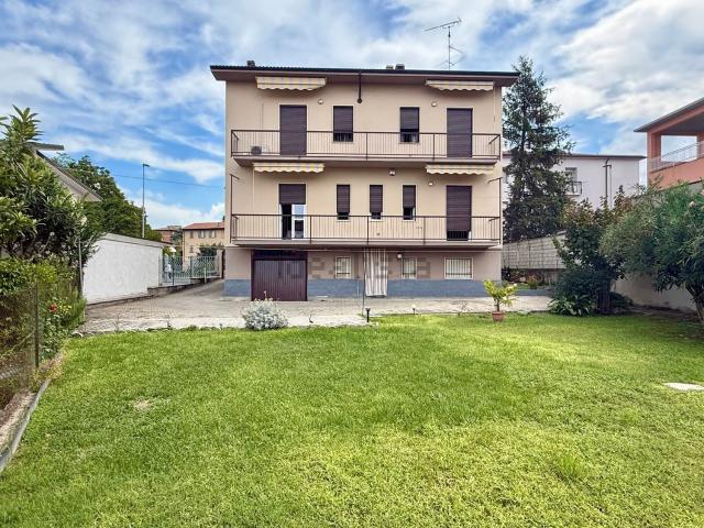 Villetta indipendente in vendita di 358 m² in Via Luigi Lanzuolo, 4