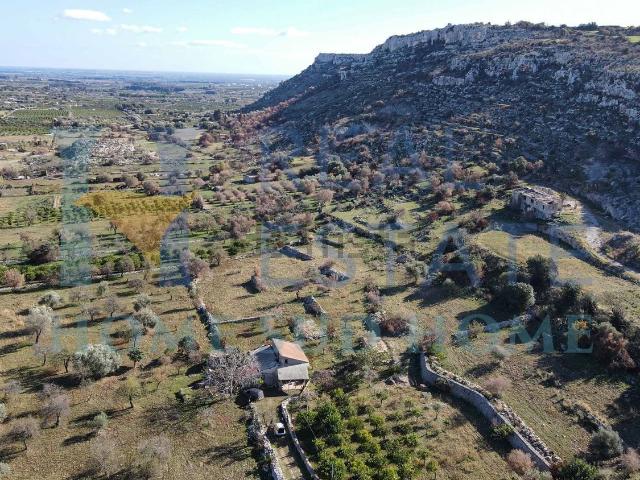 Villetta indipendente in vendita di 358 m² in Via ROMA, 1