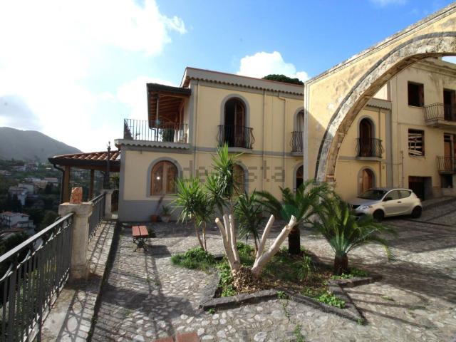 Villetta indipendente in vendita di 358 m² in Corso Umberto I