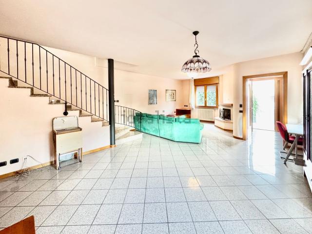 Villetta indipendente in vendita di 360 m²