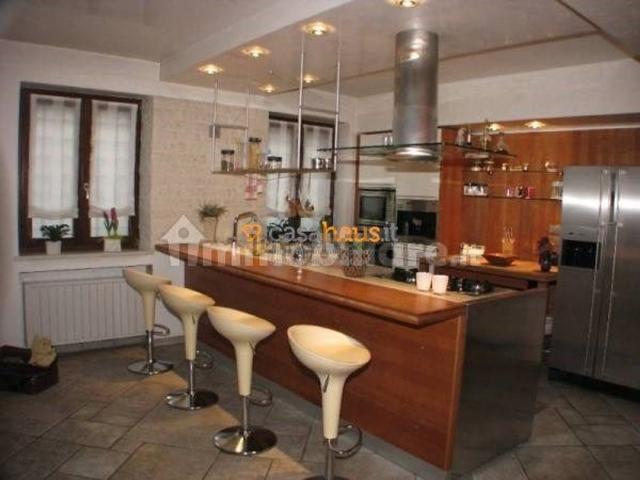 Villetta indipendente in vendita di 360 m² in Via Rencio