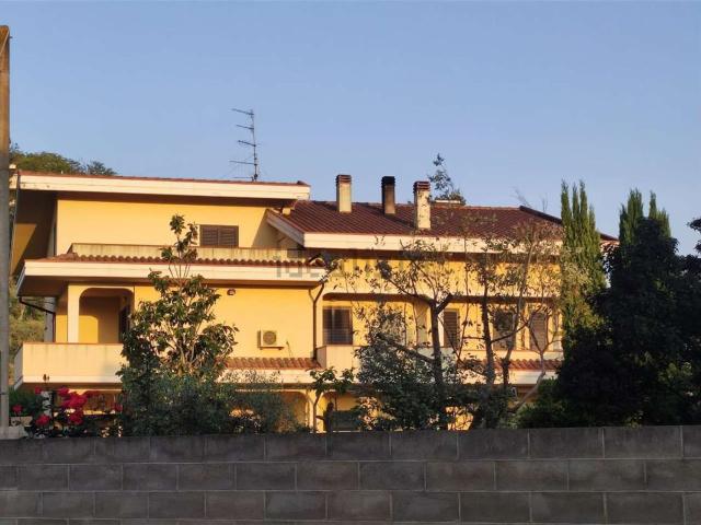 Villetta indipendente in vendita di 360 m²