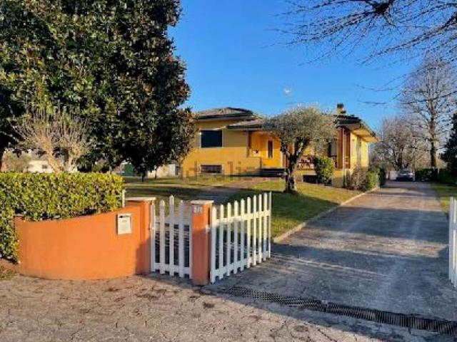 Villetta indipendente in vendita di 360 m² in Via Codopè, 77