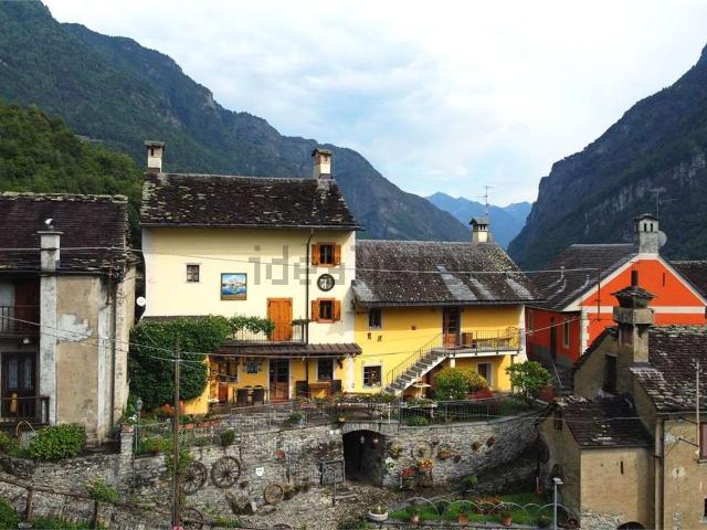Villetta indipendente in vendita di 360 m² in Via Colla, 44