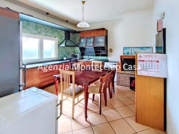 Villetta indipendente in vendita di 360 m² in Via Cesare Battisti