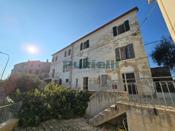 Villetta indipendente in vendita di 360 m² in Via Cesare Battisti, 3
