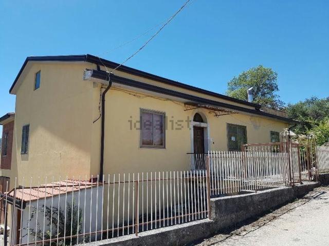 Villetta indipendente in vendita di 360 m² in Via Appia Antica Terzo Tratto