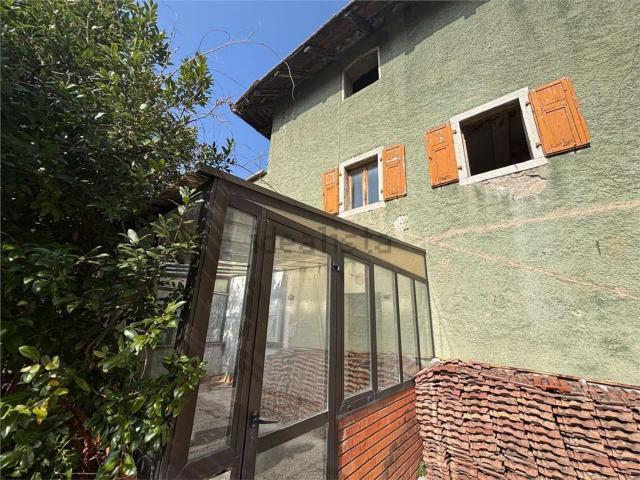 Villetta indipendente in vendita di 360 m² in Via Guà