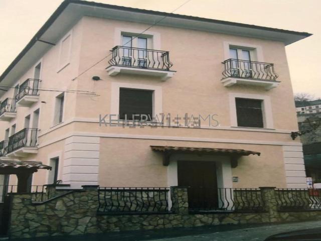 Villetta indipendente in vendita di 360 m² in Via dei Santi, 3