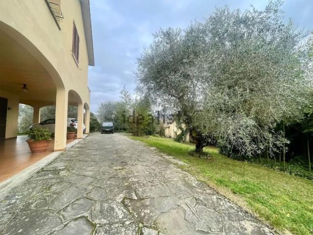 Villetta indipendente in vendita di 360 m² in Via del Brollo e Poggio alla Croce, 25