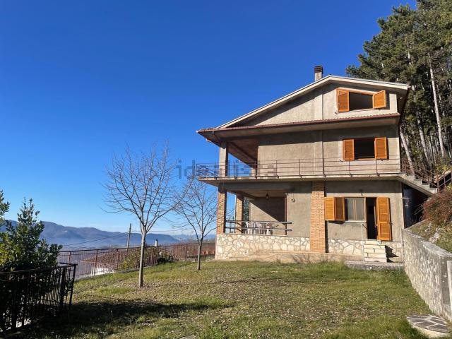 Villetta indipendente in vendita di 360 m² in Via della Casetta
