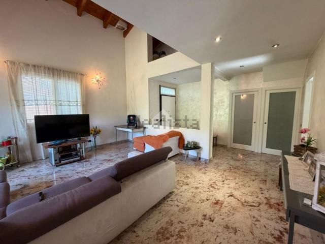 Villetta indipendente in vendita di 360 m² in Via F.lli Cervi, 26