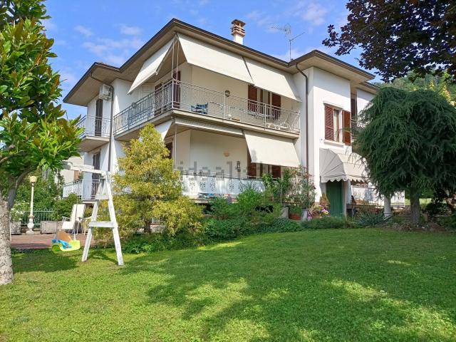 Villetta indipendente in vendita di 360 m² in Via Francesco Acerbi