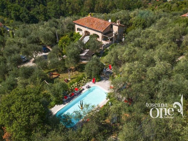 Villetta indipendente in vendita di 360 m² in Via IV Novembre