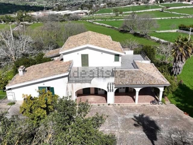 Villetta indipendente in vendita di 360 m² in Via Modica Giarratana