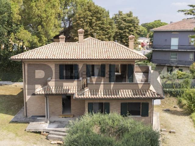 Villetta indipendente in vendita di 360 m² in Via Mario Carafoli