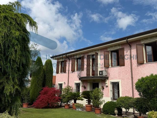 Villetta indipendente in vendita di 360 m² in Via Roma