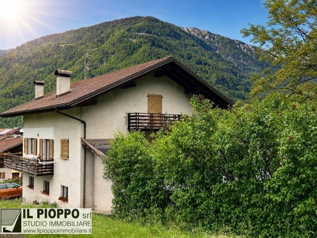 Villetta indipendente in vendita di 360 m² in Via Regina Elena, 27