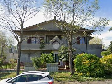 Villetta indipendente in vendita di 360 m² in Via Telaio, 1