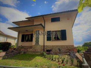 Villetta indipendente in vendita di 238 m² in Viale I&apos  Maggio