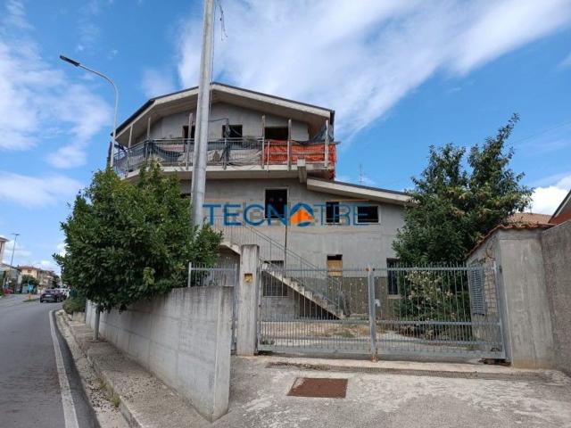 Villetta indipendente in vendita di 360 m² in Contrada Vibrata, 5