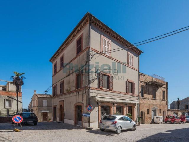Villetta indipendente in vendita di 360 m² in Corso Giacomo Matteotti