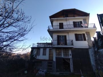 Villetta indipendente in vendita di 360 m² in Piazza IV Novembre
