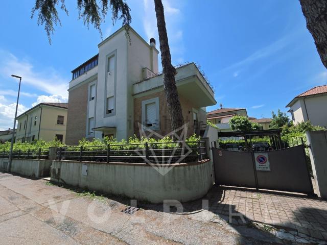 Villetta indipendente in vendita di 364 m² in Via Brenta, 4