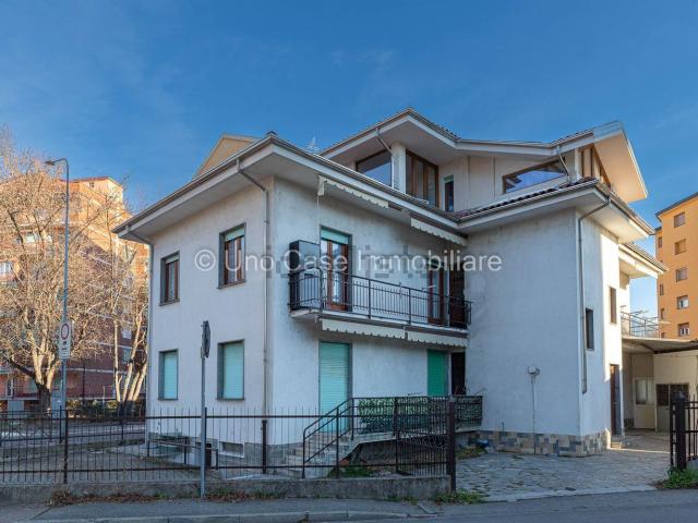 Villetta indipendente in vendita di 365 m² in Via Castellamonte, 31