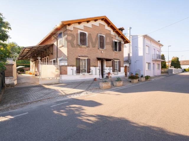 Villetta indipendente in vendita di 365 m² in Via Garibaldi, 105