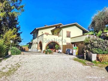 Villetta indipendente in vendita di 365 m² in Via Panoramica