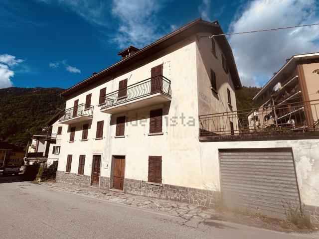 Villetta indipendente in vendita di 365 m² in Via Roma, 3
