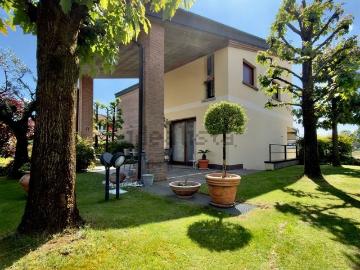 Villetta indipendente in vendita di 366 m² in Via Donatori di Sangue