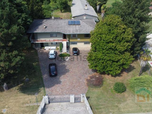 Villetta indipendente in vendita di 366 m² in Via Montello, 105