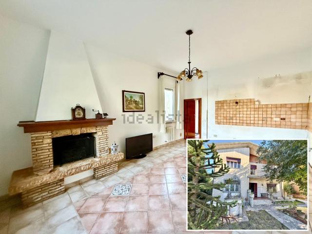 Villetta indipendente in vendita di 366 m² in Via Raspona, 36