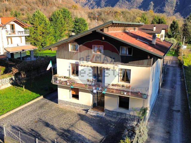 Villetta indipendente in vendita di 366 m² in Via Valeriana, 4