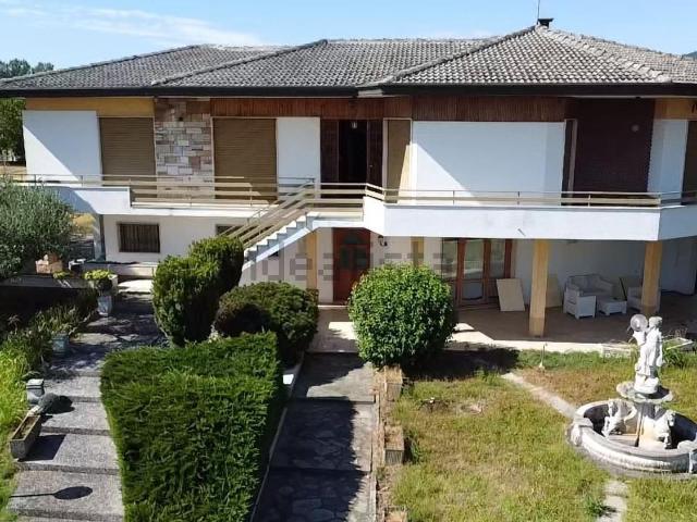 Villetta indipendente in vendita di 367 m² in Via Motta