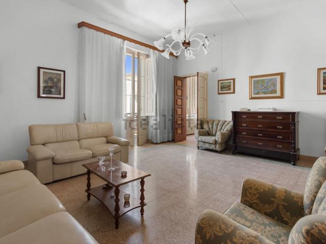 Villetta indipendente in vendita di 367 m² in Via Ugo Foscolo, 3