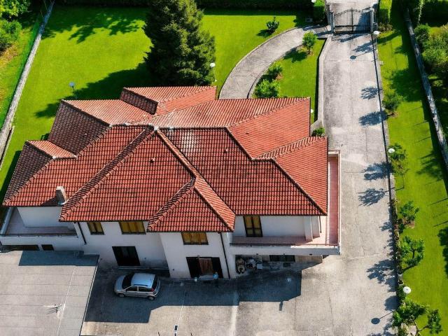 Villetta indipendente in vendita di 368 m²