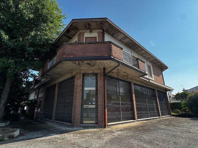Villetta indipendente in vendita di 369 m² in Via Tiziano, 2