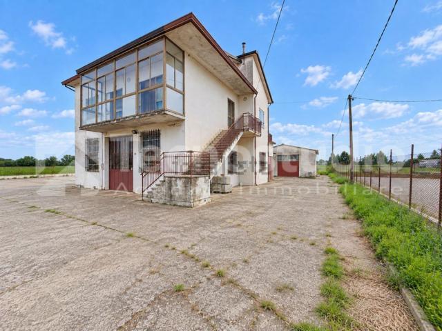 Villetta indipendente in vendita di 370 m²