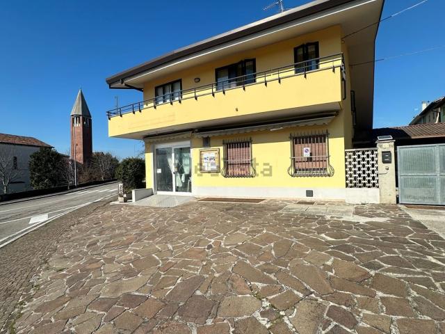 Villetta indipendente in vendita di 370 m² in Via Cormor Alto